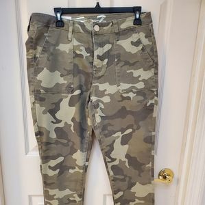 NWT  Skinny Camo Utility Ankle Jeans